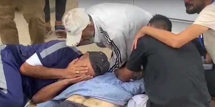 يواصل الاحتلال الإسرائيلي ارتكاب المجازر في مخيمات النازحين بمحافظة رفح جنوبي قطاع غزة،