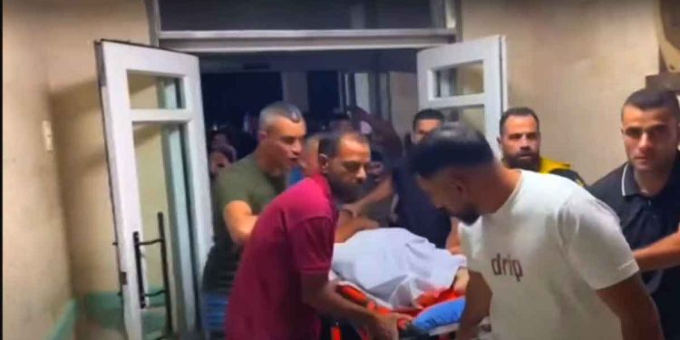 إعدام فتيين فلسطينيين بالرصاص في مخيم عقبة جبر قرب مدينة أريحا شرقي الضفة الغربية.