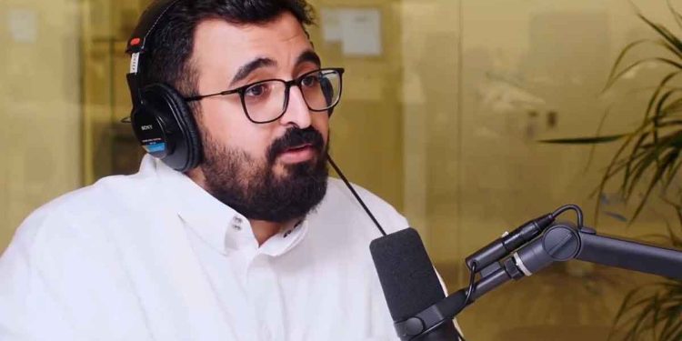 أتم الناشط السعودي راكان العسيري 50 شهراً في الاعتقال التعسفي، على خلفية تعبيره عن رأيه في تغريدات قديمة عارض فيها التطبيع مع الاحتلال الإسرائيلي