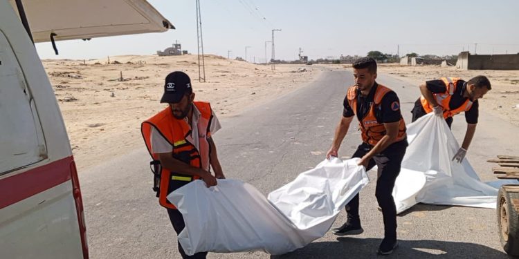 انتشال جثامين 56 فلسطينيا غرب مدينة غزة