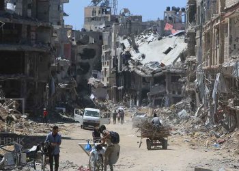 أصبحت مدينة غزة معزولة في الغالب عن وصول المساعدات الدولية، وسويت شوارعها بالأرض، وفق وكالة الأمم المتحدة لغوث وتشغيل اللاجئين الفلسطينيين (أونروا).