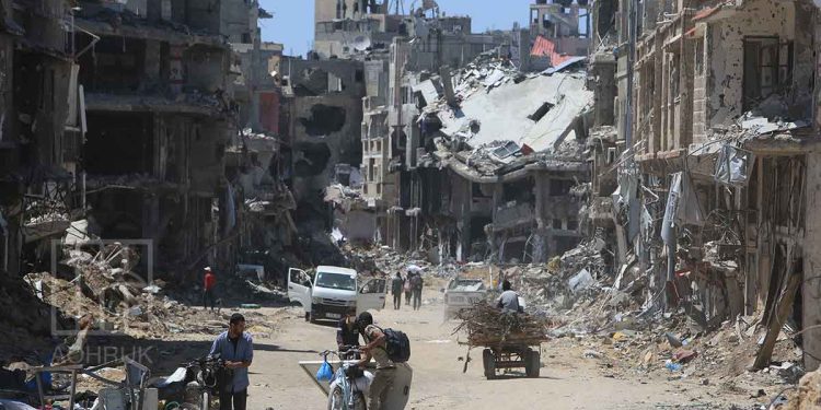 أصبحت مدينة غزة معزولة في الغالب عن وصول المساعدات الدولية، وسويت شوارعها بالأرض، وفق وكالة الأمم المتحدة لغوث وتشغيل اللاجئين الفلسطينيين (أونروا).