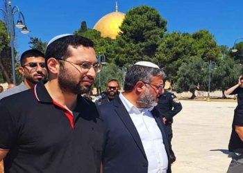 Two Israeli ministers lead over 2,200 settlers to defile Aqsa Mosque in morning tours