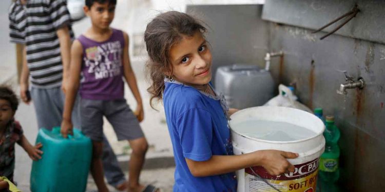 جيش الاحتلال دمر خطوط مياه تغذي المنطقة الإنسانية في غزة