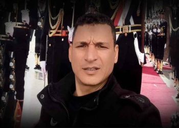 The Egyptian authorities renewed the detention of a police officer for his solidarity with the Gaza Strip and raising the Palestinian flag.