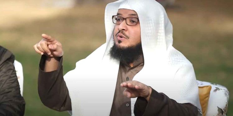 دخل طبيب الأمراض التنفسية الدكتور عبدالمحسن الأحمد عامه الثامن في السجون السعودية، على خلفية التعبير عن الرأي.