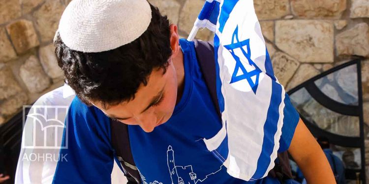 الاحتلال ومستوطنوه يصعدون اعتداءاتهم على الفلسطينيين بالضفة