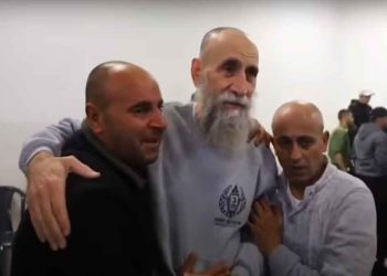 الأسرى الفلسطينيون المحررون.. شهادات حية من “مقابر الأحياء”