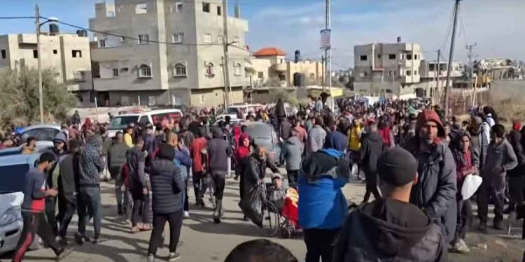 إصابة 5 فلسطينيين برصاص الاحتلال خلال انتظارهم العودة إلى محافظات شمال غزة