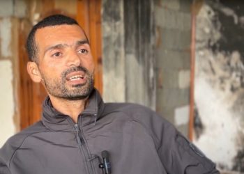 صحفي فلسطيني يروي تفاصيل التعذيب الممنهج في سجون الاحتلال