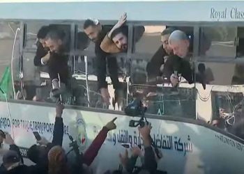 نقل 4 إلى المستشفى.. أسرى فلسطينيون محررون يكشفون عن انتهاكات جسيمة