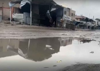 غزة.. غرق مئات خيام النازحين وسط أجواء عاصفة وتفاقم المعاناة