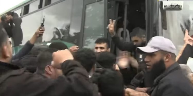 شهادات مروعة.. الاحتلال يمارس التعذيب الممنهج ضد الصحفيين الفلسطينيين