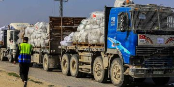 وقف الاحتلال تدفق المساعدات إلى غزة.. جريمة جديدة وسط صمت دولي