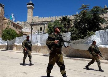 الاحتلال يمنع الفلسطينيين من الوصول للحرم الإبراهيمي وقيود مشددة في الأقصى