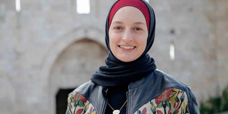 الصحافية المقدسية لطيفة عبد اللطيف