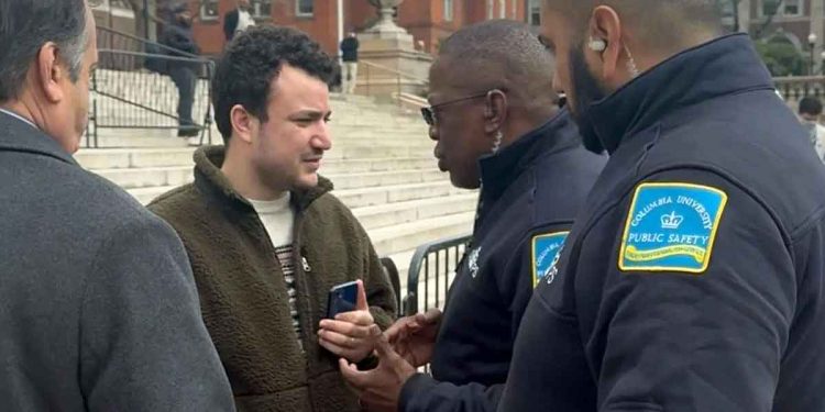 اعتقال الطالب الفلسطيني محمود خليل