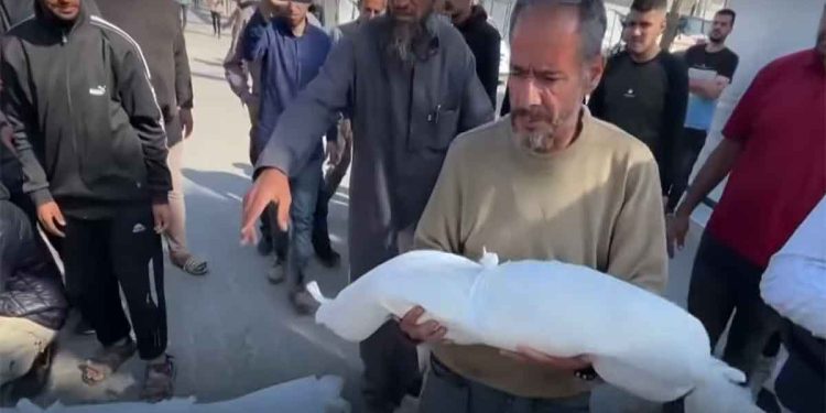 غزة.. عشرات القتلى والجرحى جراء القصف المتواصل من الاحتلال