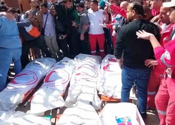 شهادة مسعف ناج تفضح مجزرة الاحتلال بحق فرق الإسعاف في رفح