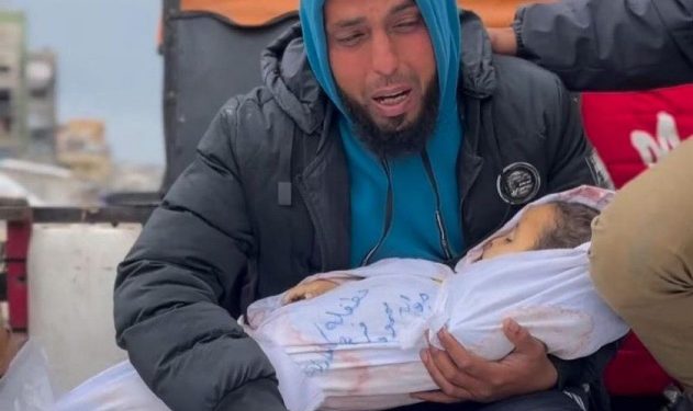 الاحتلال يقتل الغزي محمود الكفارنة بعد شهر من فقدانه زوجته وأطفاله