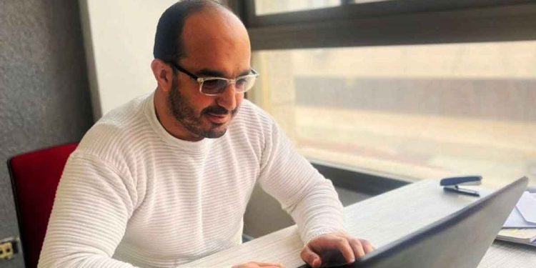 الإحتلال يعتقل الصحافي الفلسطيني سامر خويرة