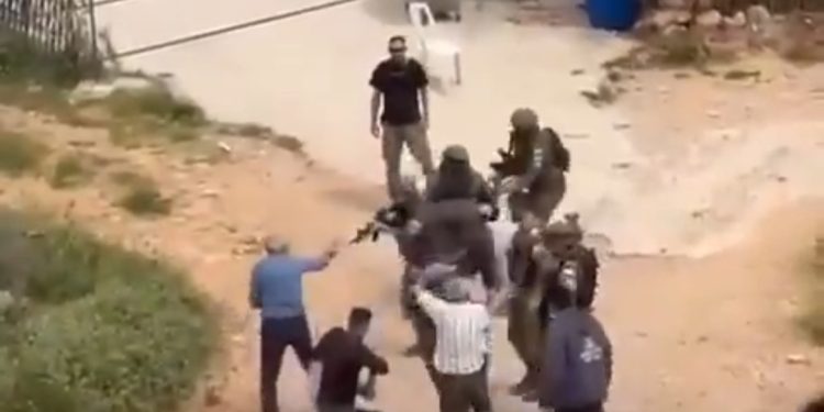 وفاة مسن فلسطيني إثر اعتداء وحشي من جنود الاحتلال بالضفة