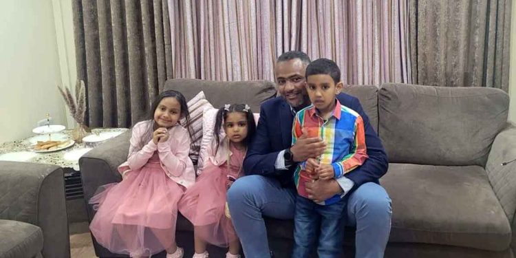 الحكم بسجن المواطن السوداني - البريطاني أحمد الدوش 10 أعوام