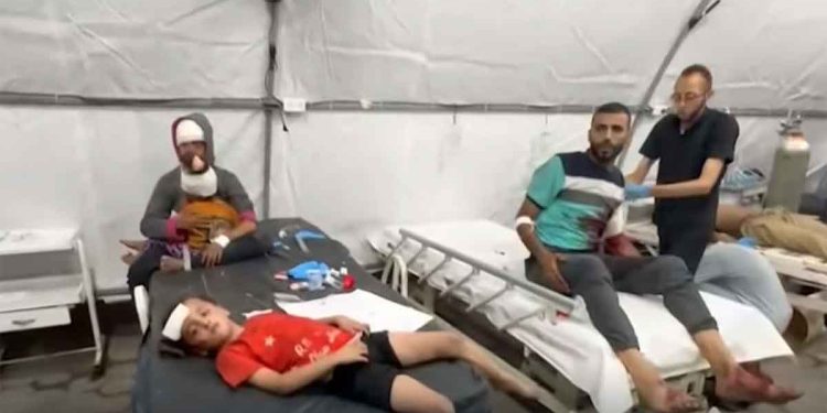 مجزرة جديدة وجثث متفحمة.. 30 قتيلاً فلسطينياً في قصف مدرسة للنازحين بغزة