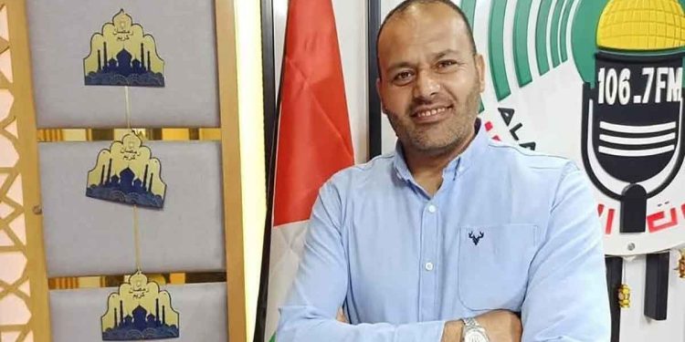 The occupation forces kill journalist Hassan Samour and all his family members.