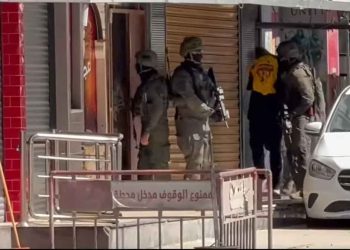 الاحتلال يعتقل 25 فلسطينيا في الضفة بينهم محررون في صفقة تبادل
