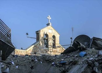 قصف كنيسة في غزة.. الاحتلال يصيب كاهنا ونازحين فلسطينيين في ملاذ ديني