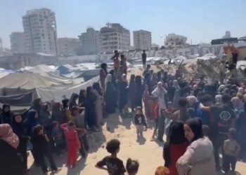 استهداف طوابير المجوَّعين في قطاع غزة.. وإنذارات تهجير جديدة