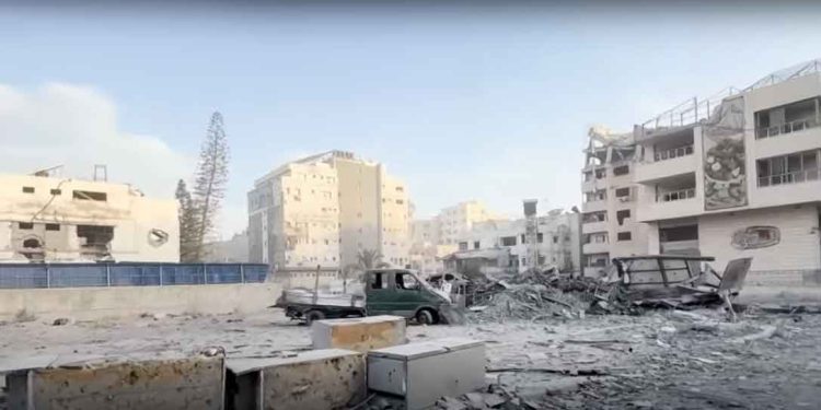 الاحتلال يستهدف مستشفى “الحلو” في غزة ويعزل المرضى والطواقم الطبية