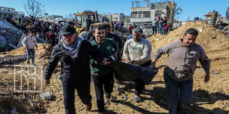 الإبادة الجماعية تتواصل.. مقتل 10 من منتظري المساعدات وسط قطاع غزة