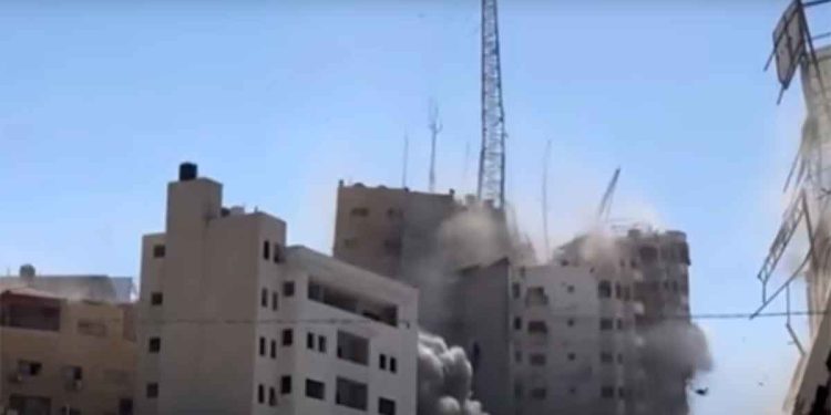 الاحتلال يدمر برج السوسي.. مشهد جديد من الإبادة الجماعية في غزة