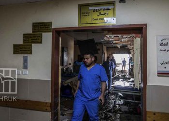 غزة.. الاحتلال يقتل كادرين طبيين كل يوم وصحفيا كل 3 أيام