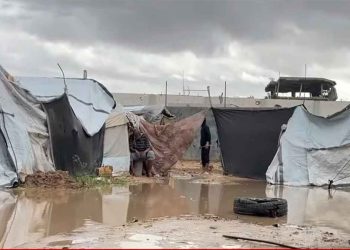 غزة.. المنخفض الجوي يتلف أكثر من 22 ألف خيمة للنازحين