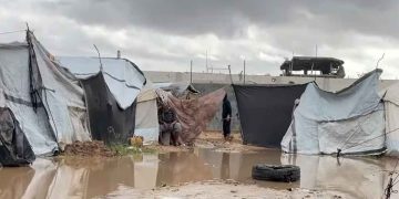 غزة.. المنخفض الجوي يتلف أكثر من 22 ألف خيمة للنازحين