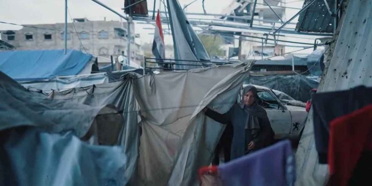 بفعل المنخفض.. انهيار عشرات المباني وغرق 90% من الخيام و25 وفاة في غزة