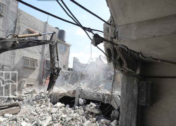 القدس.. الاحتلال يُخطر بهدم 14 منزلاً في حي البستان لإقامة “حدائق توراتية”