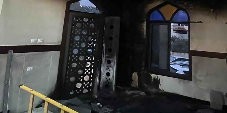 في انتهاك صارخ للقانون الدولي.. مستوطنون يحرقون مسجدا غرب نابلس