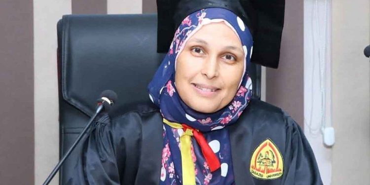 الأكاديمية المصرية شيرين معوض