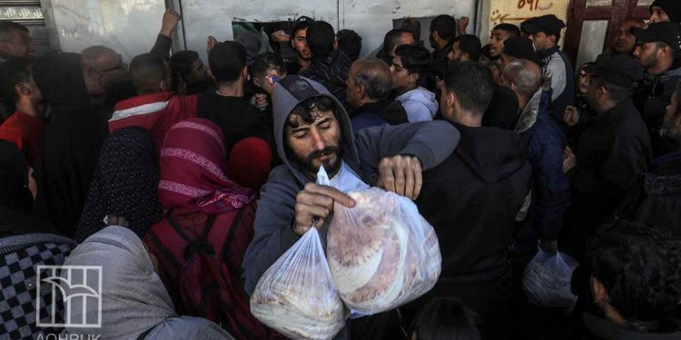 توقف المخابز يهدد مئات آلاف النازحين في قطاع غزة